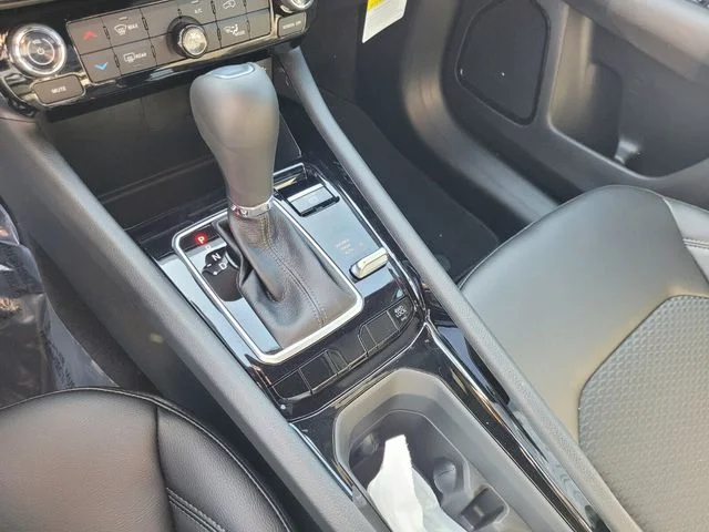 New 2026 Bright White Clearcoat Jeep Latitude image 26