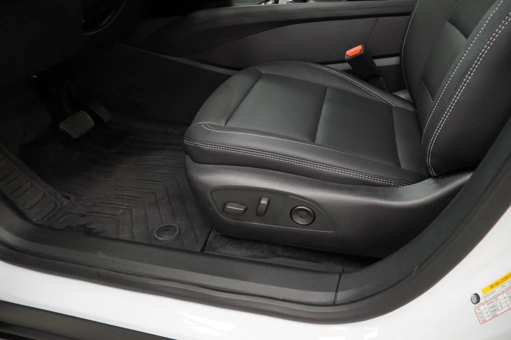 New 2026 Summit White Chevrolet LT image 21