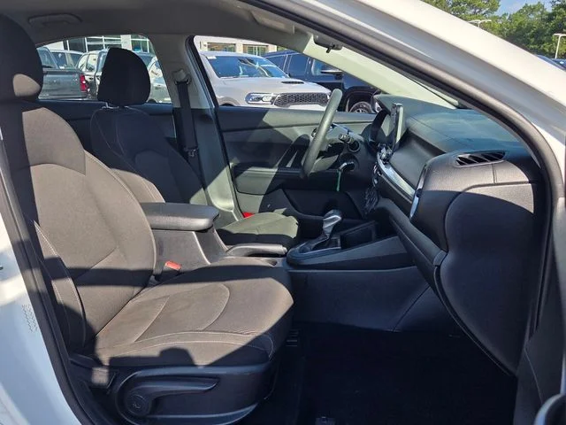 Used 2020 White Kia LXS image 15