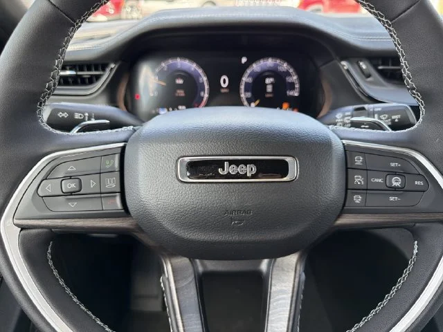 New 2027 Bright White Clear-Coat Paint Jeep Laredo Altitude image 33
