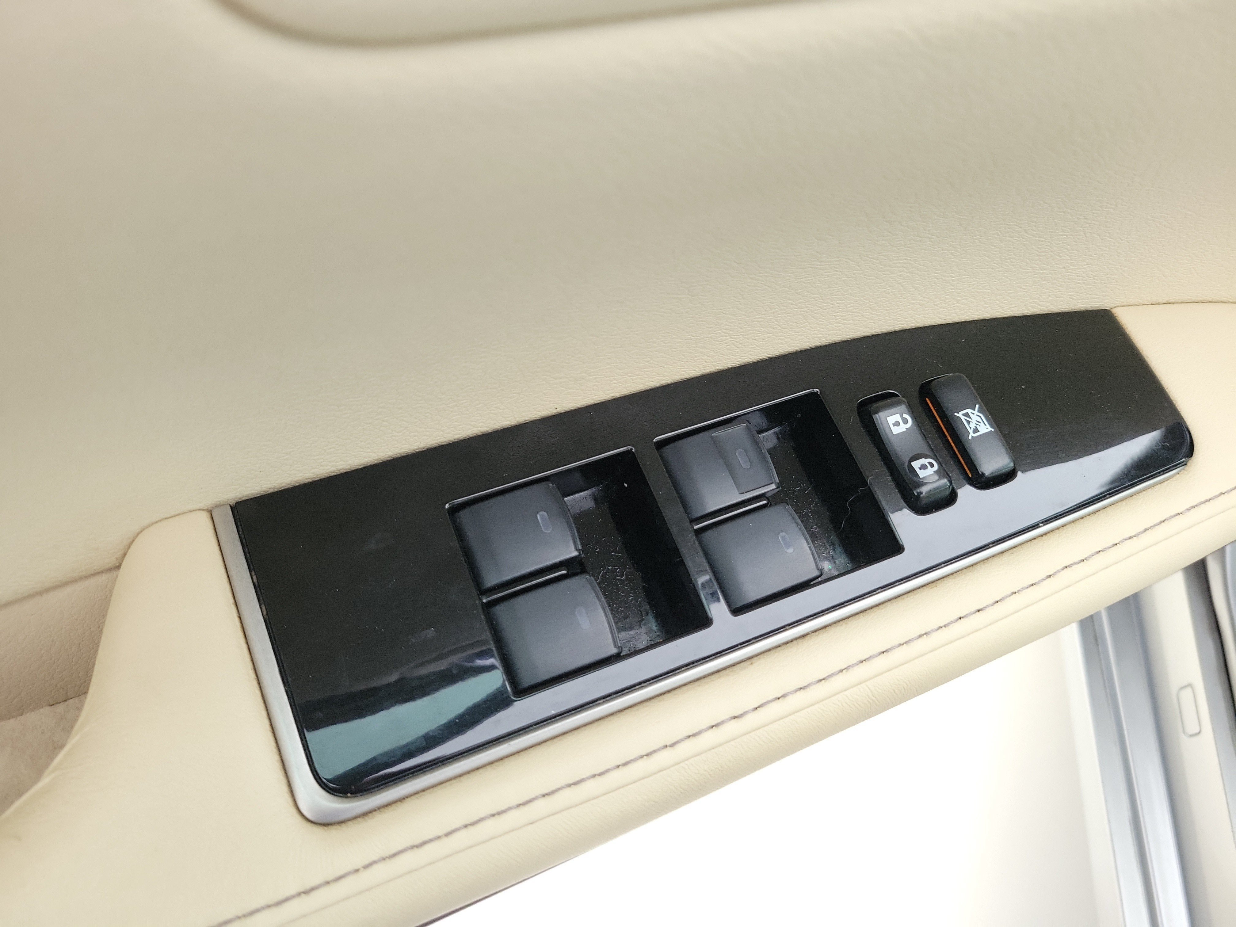 Used 2018 Silver Lexus ES 350 image 20