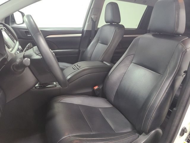 Certified Used 2018 Blizzard Pearl Toyota XLE image 20