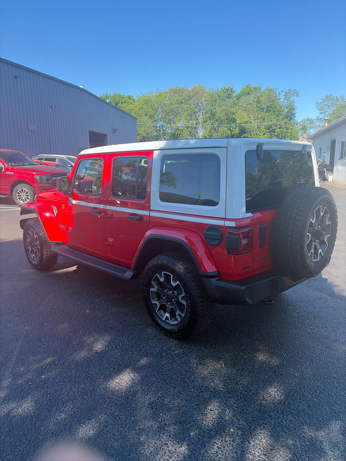 New 2026 Firecracker Red Clear-Coat Exterior Paint Jeep Sahara image 7
