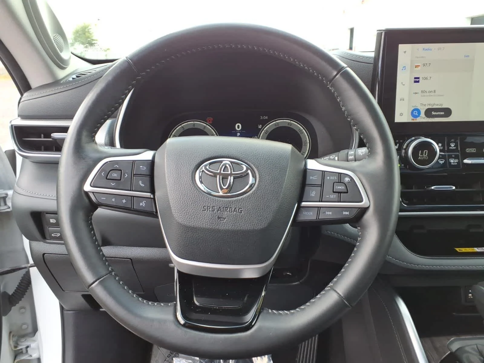 2025 Toyota Highlander Platinum - Photo 24