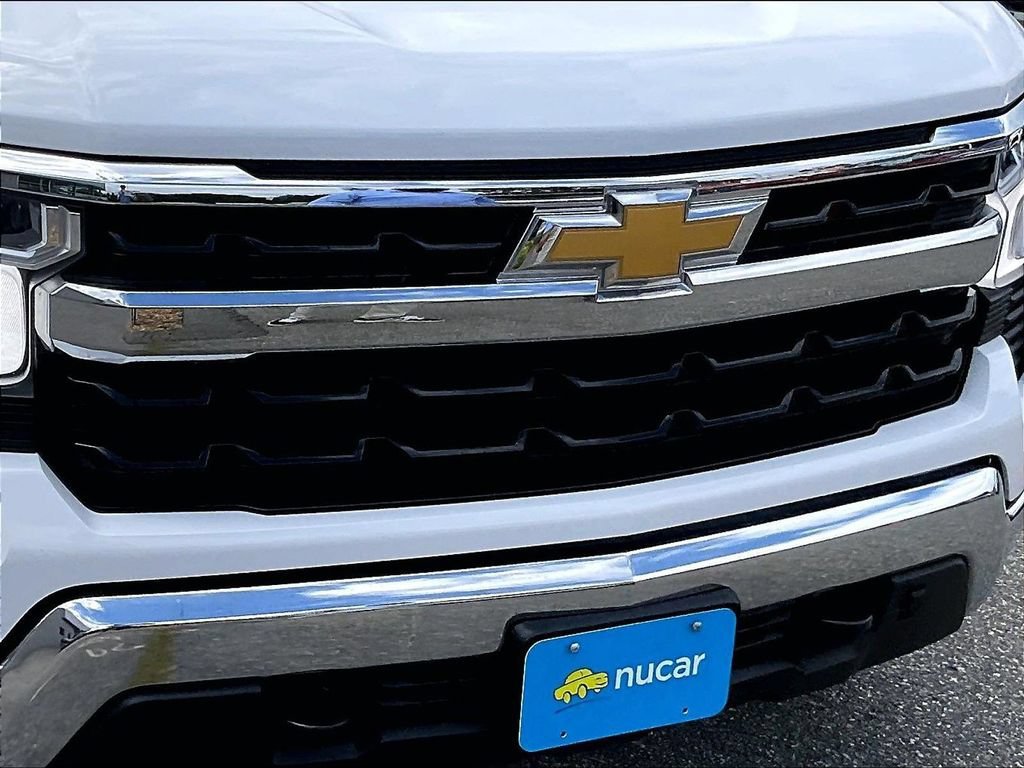Used 2023 SUMMIT WHITE Chevrolet LT image 31