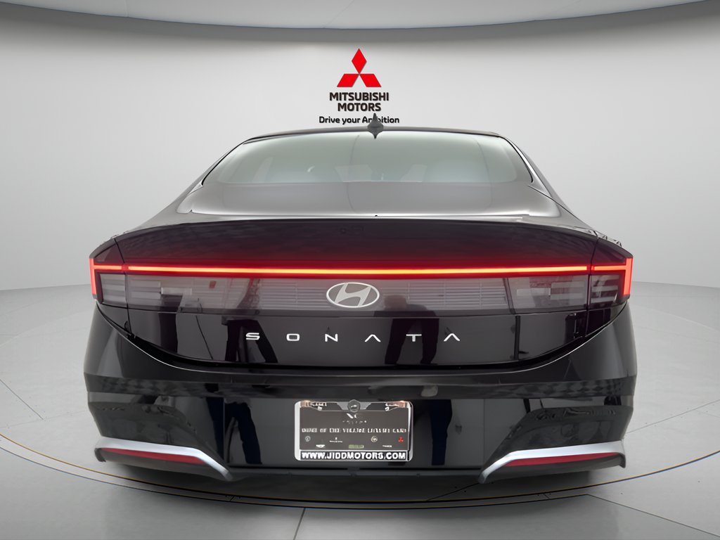 Used 2025 Abyss Black Hyundai SEL image 5