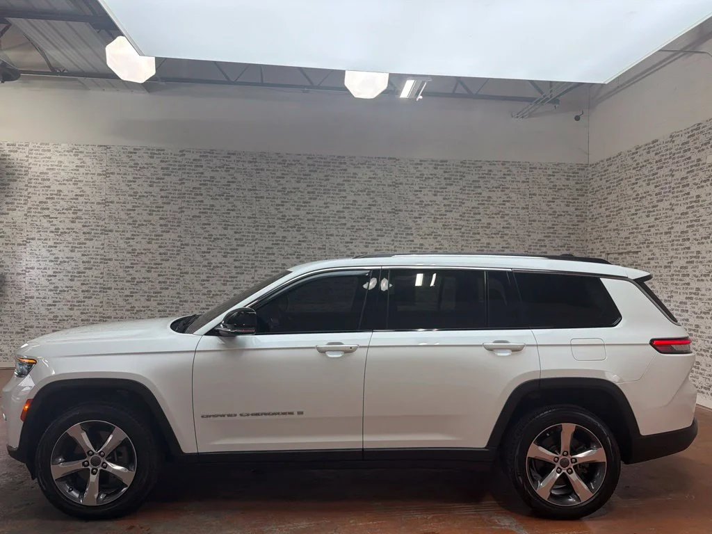 Used 2021 Bright White Clearcoat Jeep Limited image 4