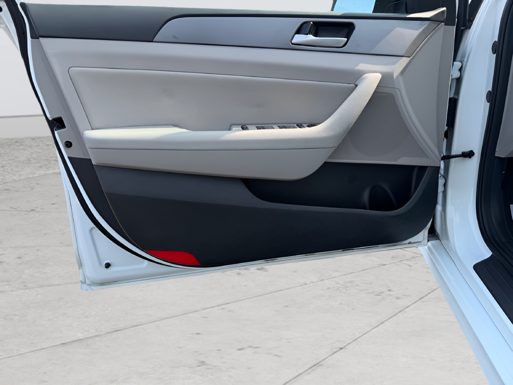 Used 2018 White Hyundai SEL image 8