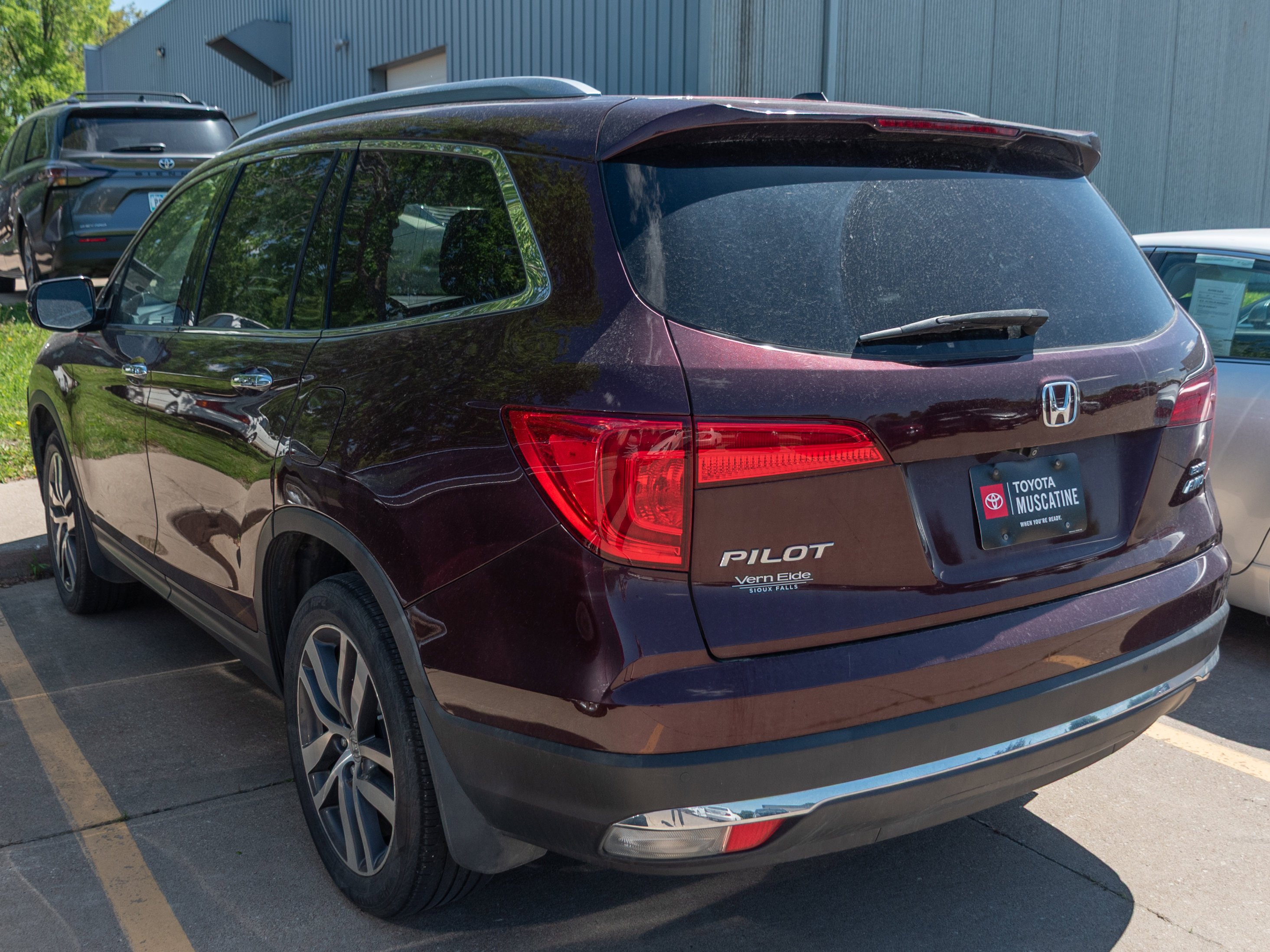 Used 2017 Maroon Honda Elite image 5