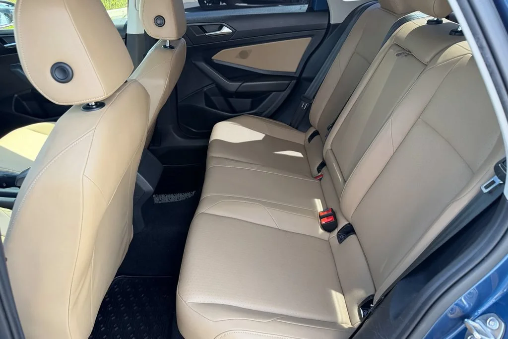 Used 2019 Blue Volkswagen SEL image 21