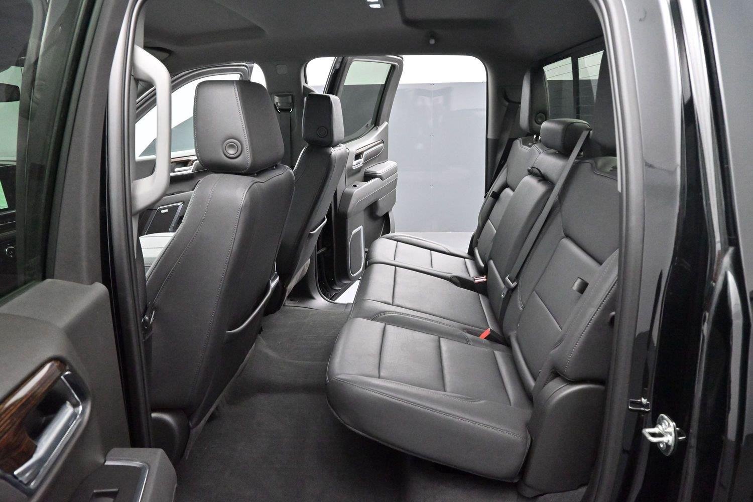 Used 2025 Onyx Black GMC Elevation image 28
