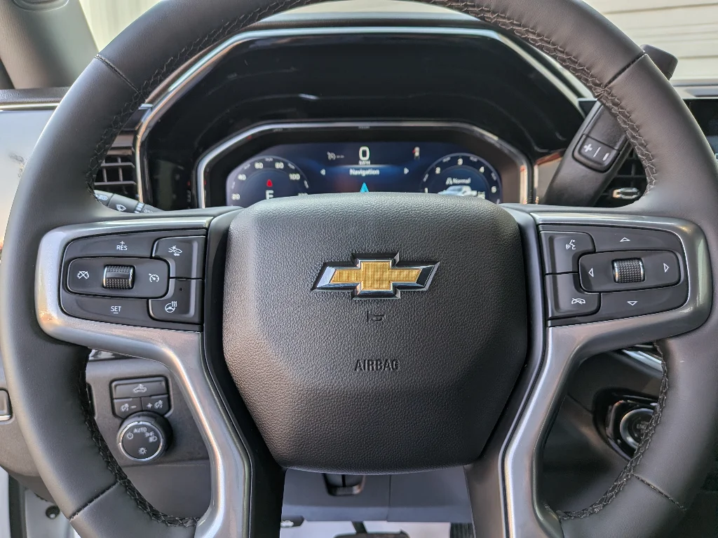Used 2025 Summit White Chevrolet LT image 11