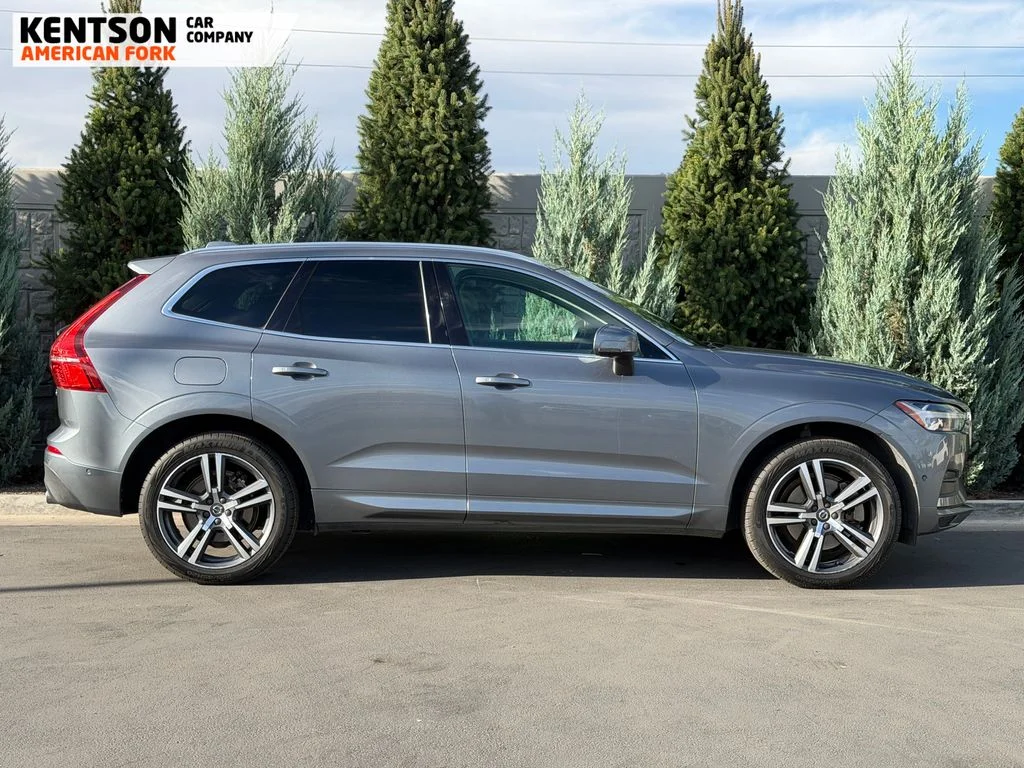 Used 2019 Gray Volvo T6 Momentum image 9