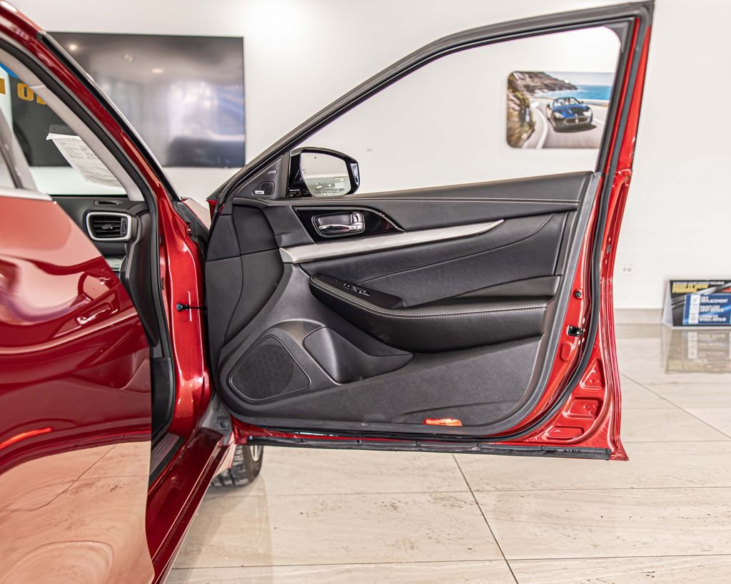 Used 2023 Red Nissan 3.5 SL image 42