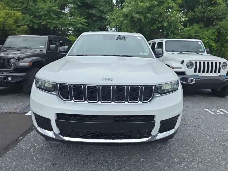 Used 2023 Bright White Clearcoat Jeep Laredo image 3