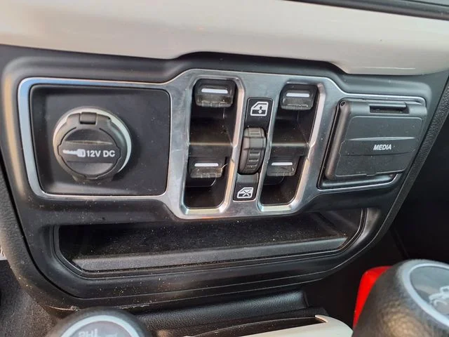 Used 2023 White Jeep Texas Trail image 12