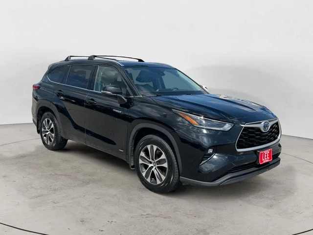 Used 2021 Black Toyota XLE image 8