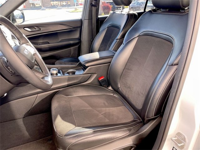 2024 Jeep Grand Cherokee Altitude photo 2