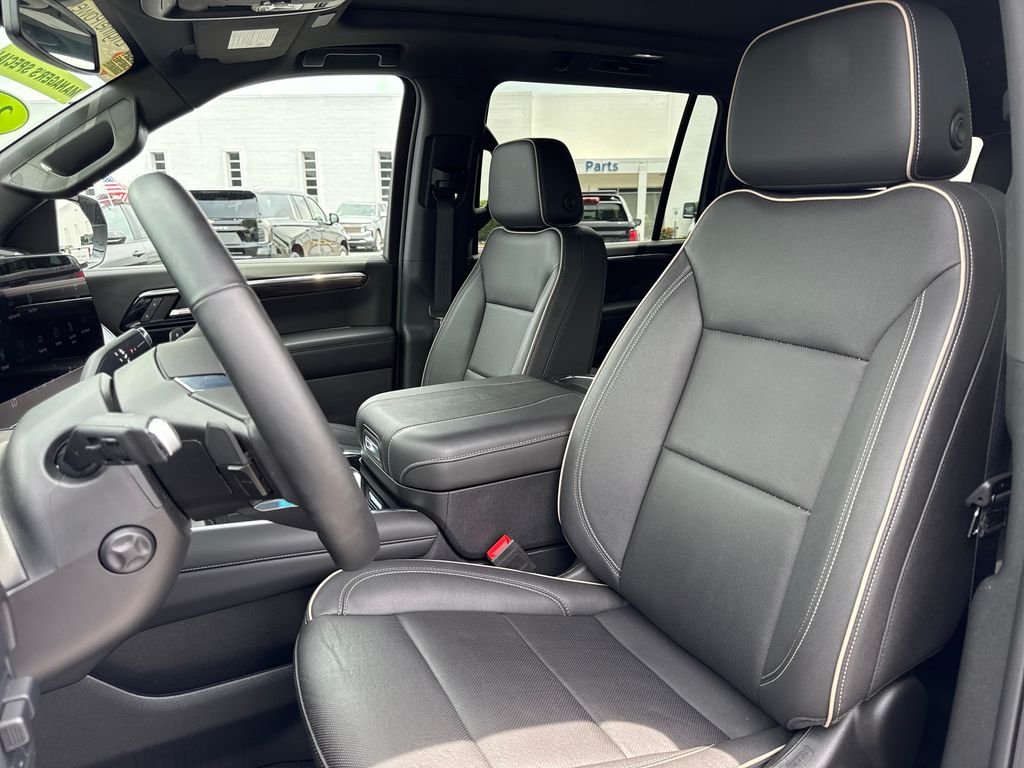 Used 2025 Gray Chevrolet Premier image 12