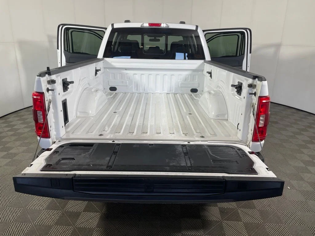 Used 2022 Oxford White Ford XLT image 22