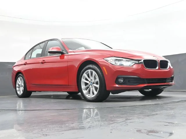 Used 2018 Red BMW 320i image 30