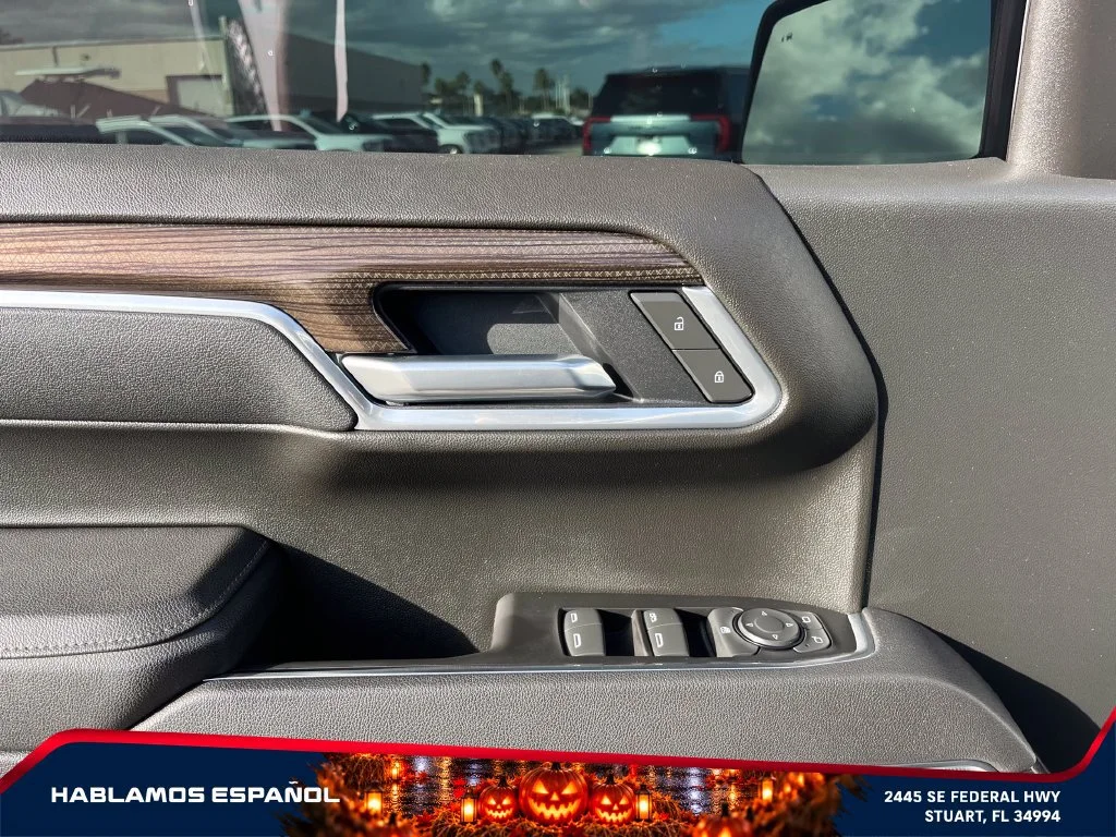 Used 2025 Summit White Chevrolet RST image 22