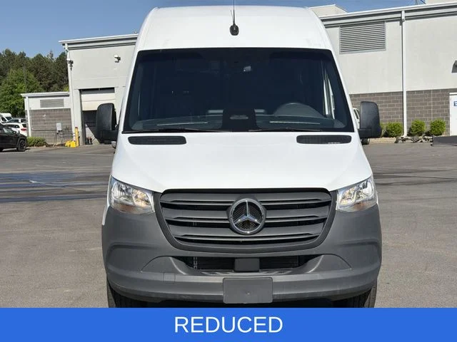 Used 2025 White Mercedes-Benz Cargo 144 WB image 15