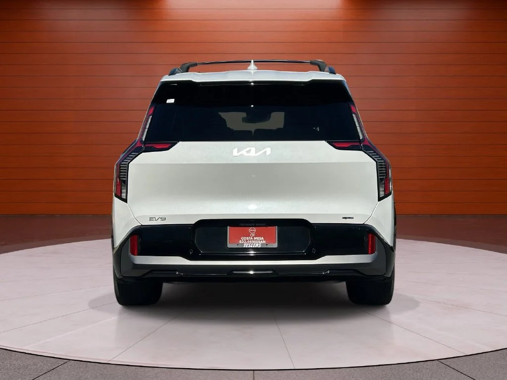 Used 2024 Snow White Pearl Kia GT-Line image 3