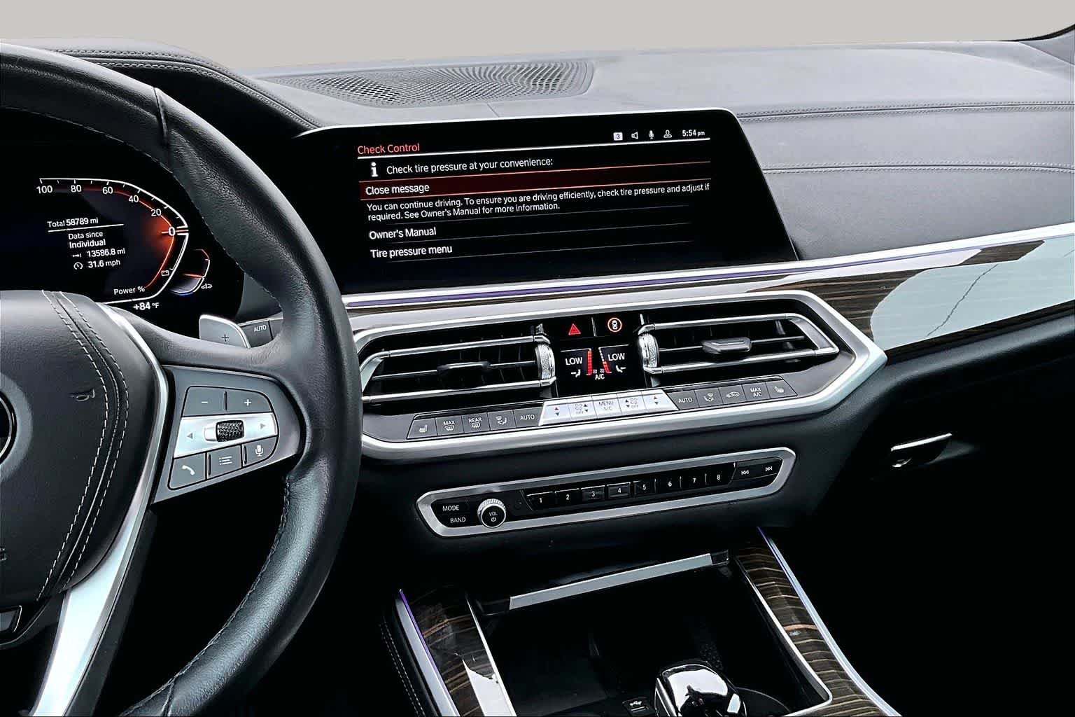 Used 2023 Alpine White BMW sDrive40i image 9