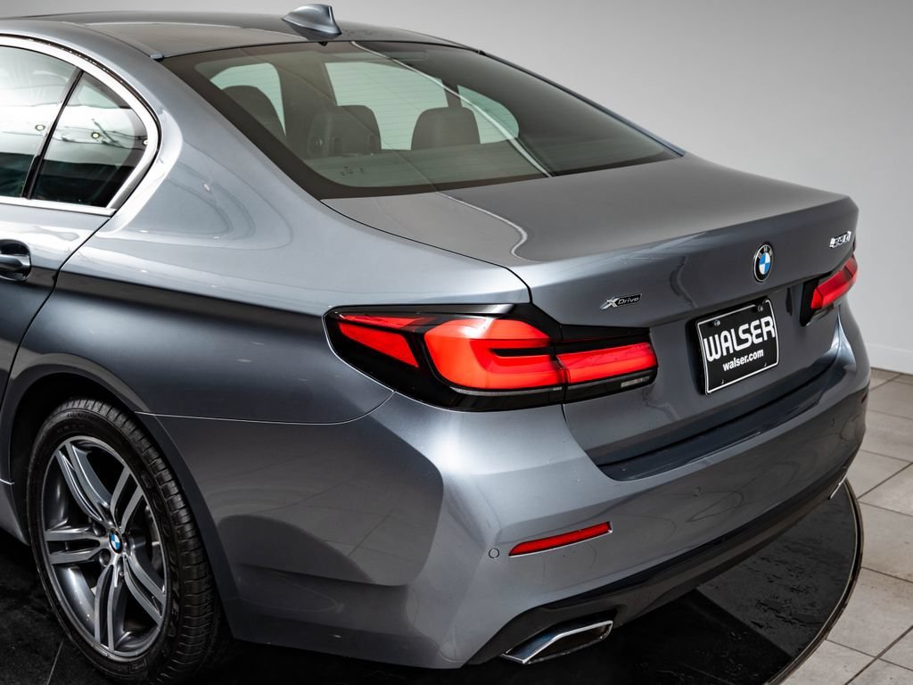 Used 2022 Bluestone Metallic BMW 530i xDrive image 19