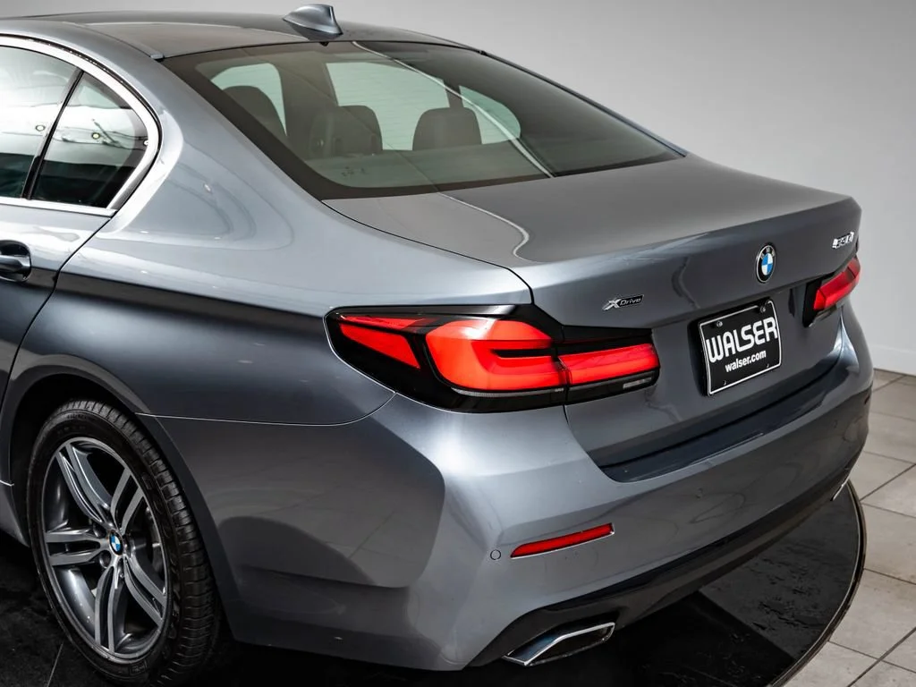 Used 2022 Bluestone Metallic BMW 530i xDrive image 19