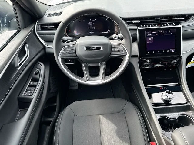 New 2026 Silver Zynith Exterior Paint Jeep Laredo image 15