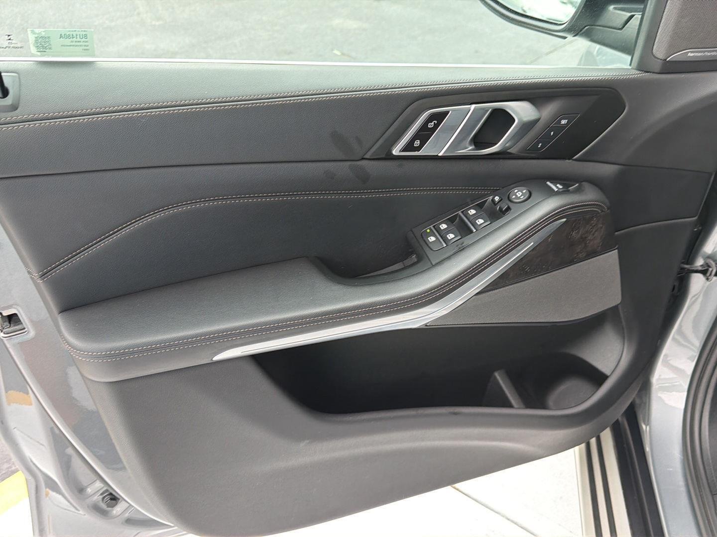 Used 2024 Skyscraper Grey Metallic BMW sDrive40i image 17