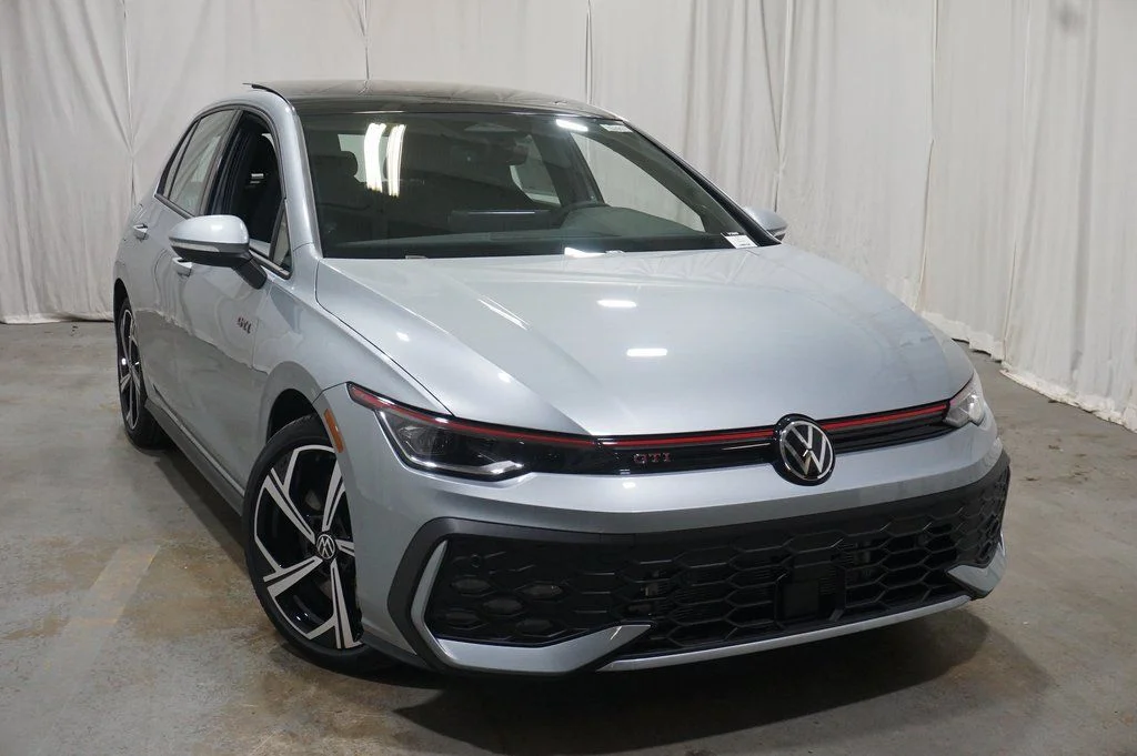 New 2026 Alpine Silver Volkswagen 2.0T SE image 4