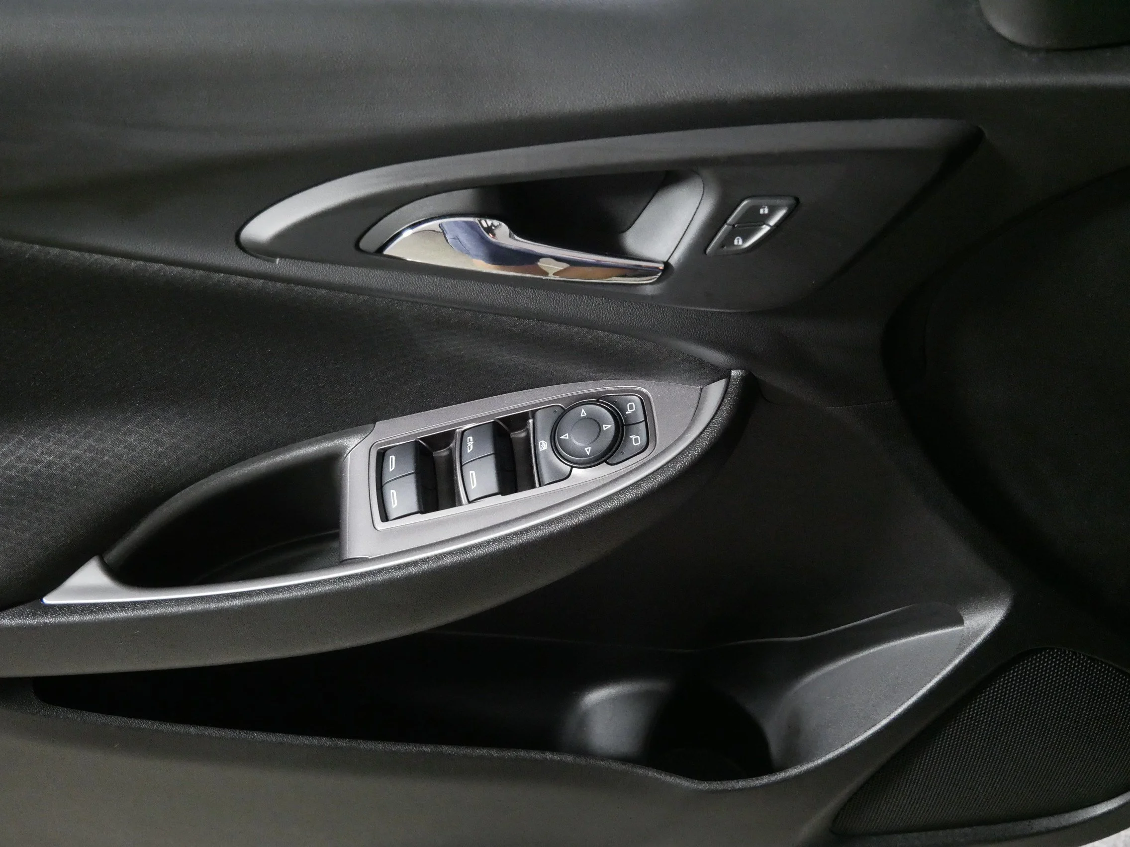 Used 2022 Mineral Gray Metallic Chevrolet LT image 19
