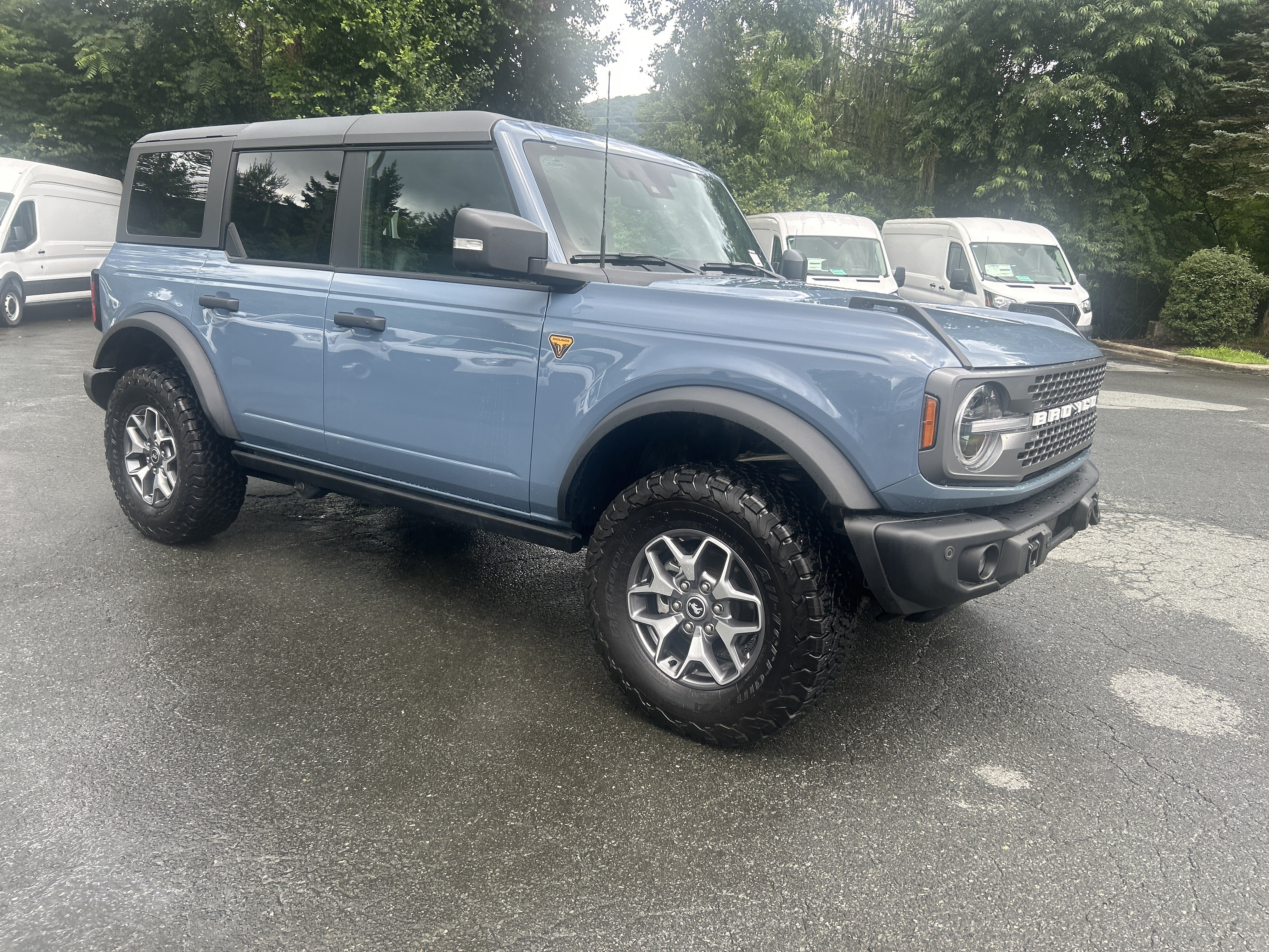 Used 2025 Azure Gray Metallic Ford Badlands image 3