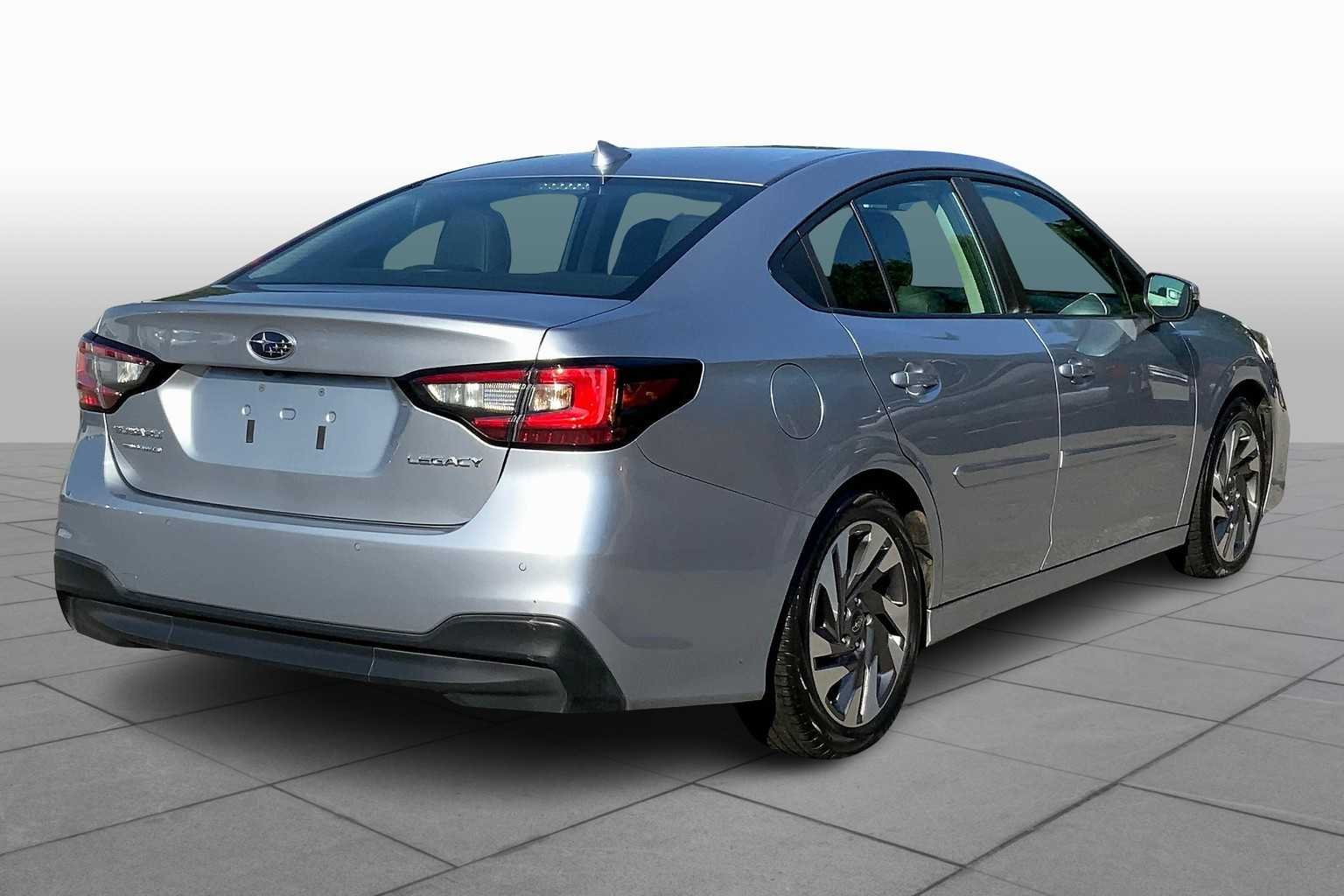 Used 2023 Ice Silver Metallic Subaru Limited image 13