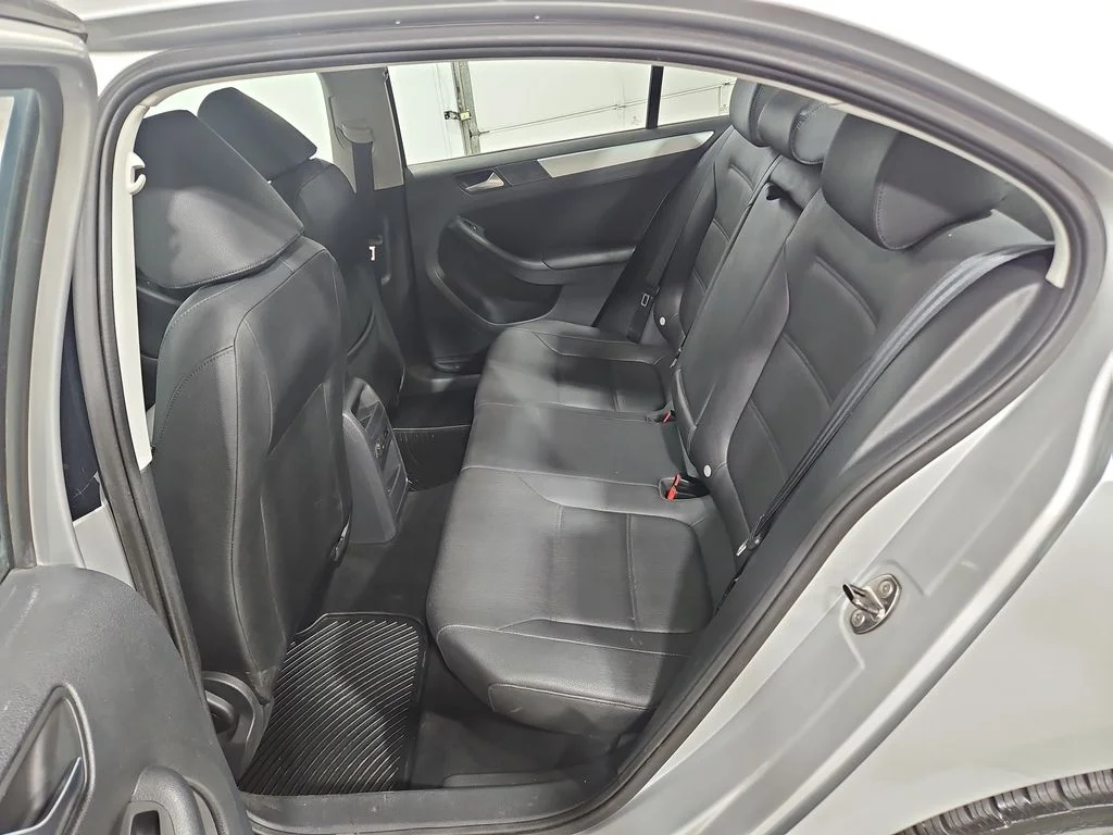 Used 2012 Silver Volkswagen TDI image 23