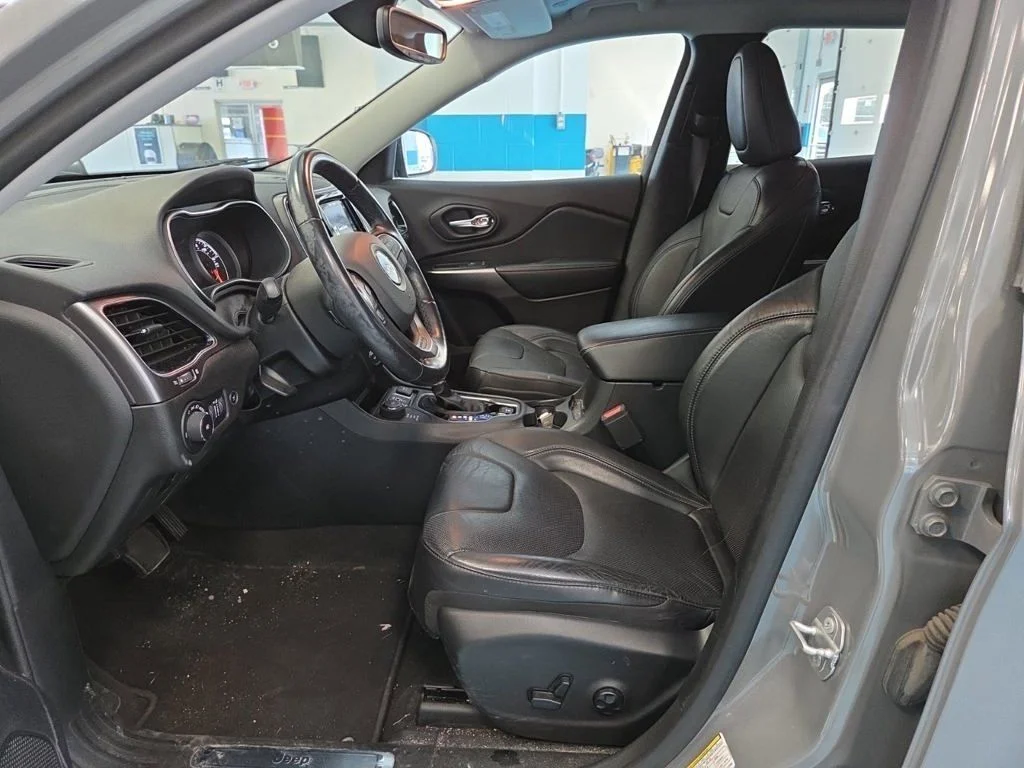 Used 2020 Gray Jeep Limited image 5