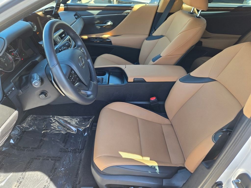 Used 2025 White Lexus 350 image 11