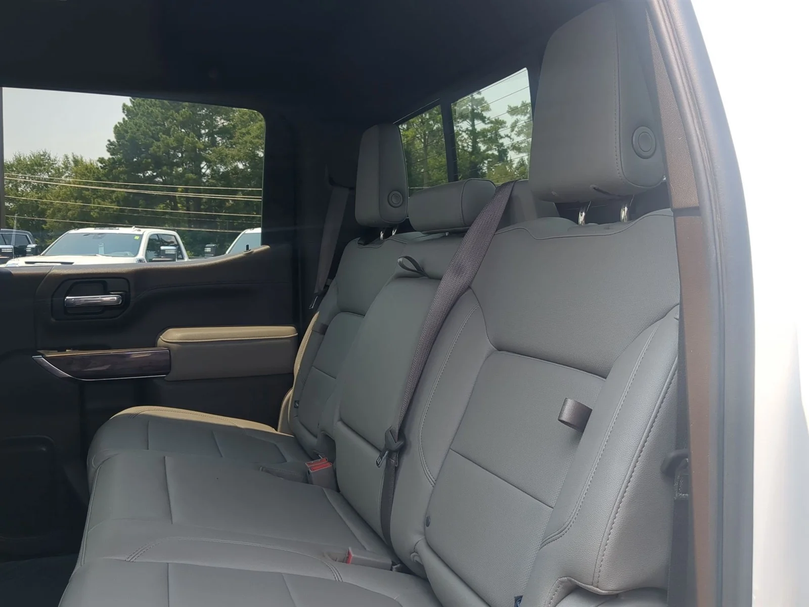 Used 2022 Iridescent Pearl Tricoat Chevrolet LTZ image 26