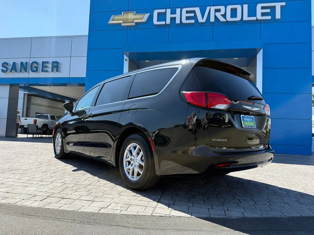 Used 2023 Black Chrysler LX image 12
