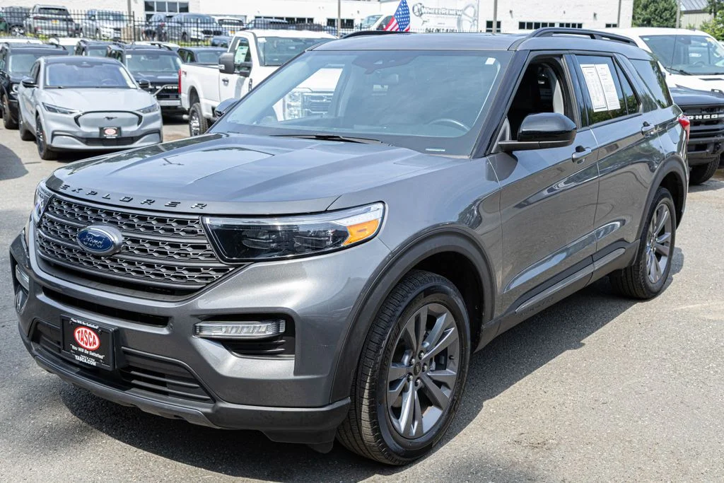 Used 2023 Gray Ford XLT image 2