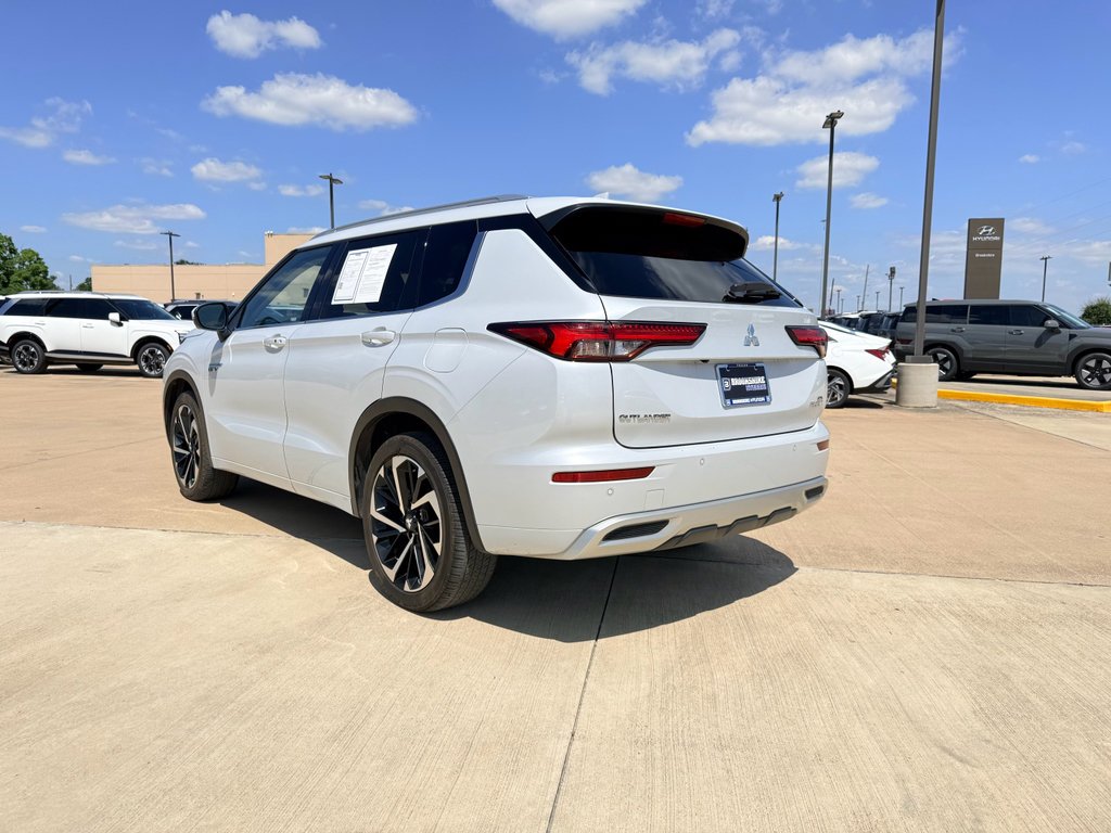 Used 2024 White Diamond Mitsubishi SEL image 9