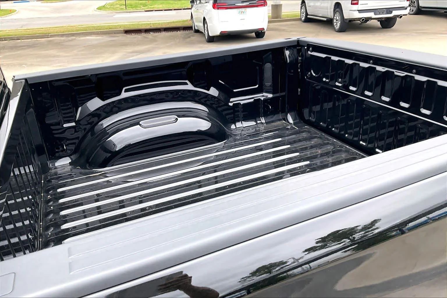 New 2026 Diamond Black Crystal Pearl-Coat Exterior Paint RAM Big Horn image 16