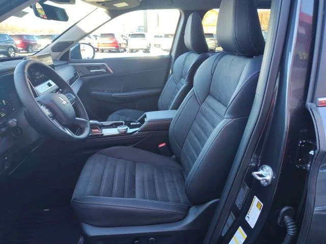 2026 Mitsubishi Outlander SE - Photo 14