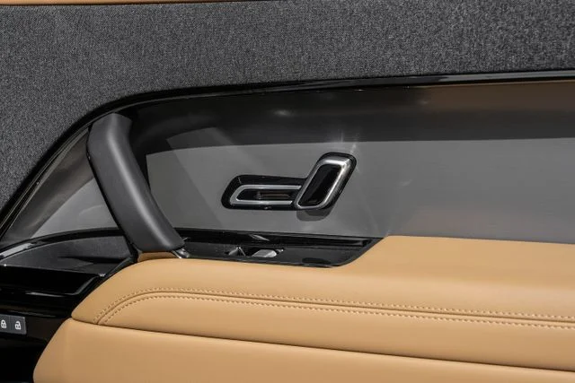 New 2026  Land Rover SE image 56