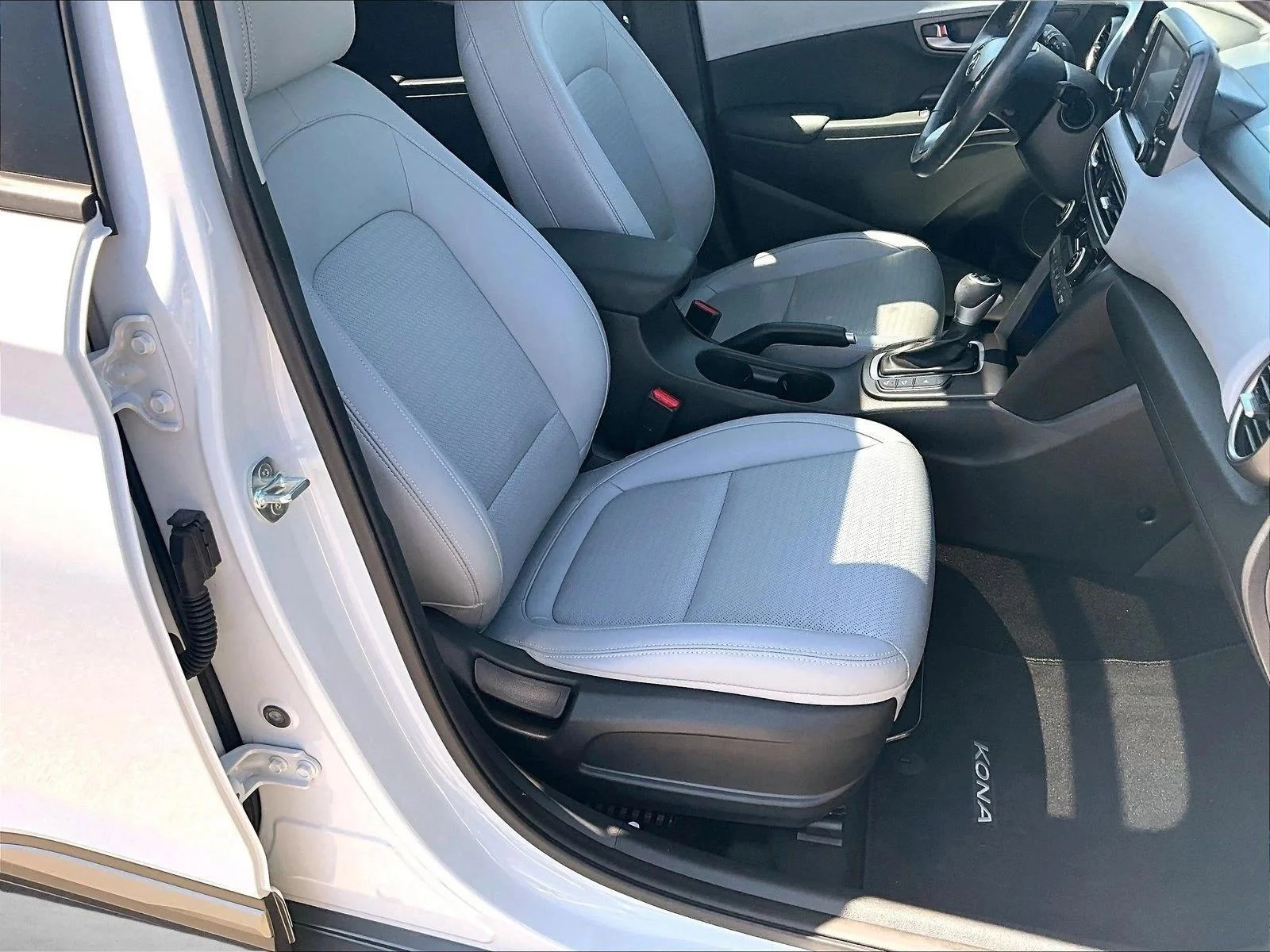 Used 2021 Chalk White Hyundai Ultimate image 9