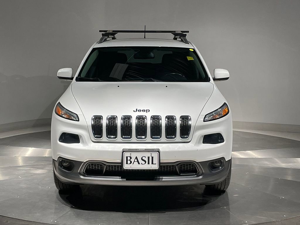Used 2017 Bright White Clearcoat Jeep Latitude image 9