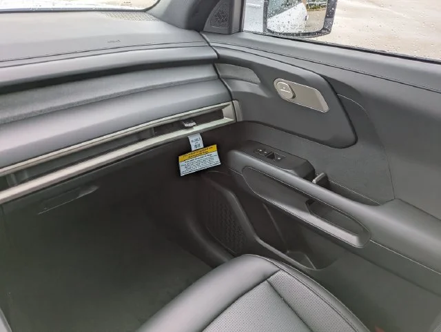 New 2027 White Kia S image 17